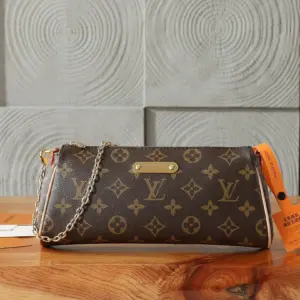 Louis Vuitton Pochette Eva Monogram Monogram · M13567