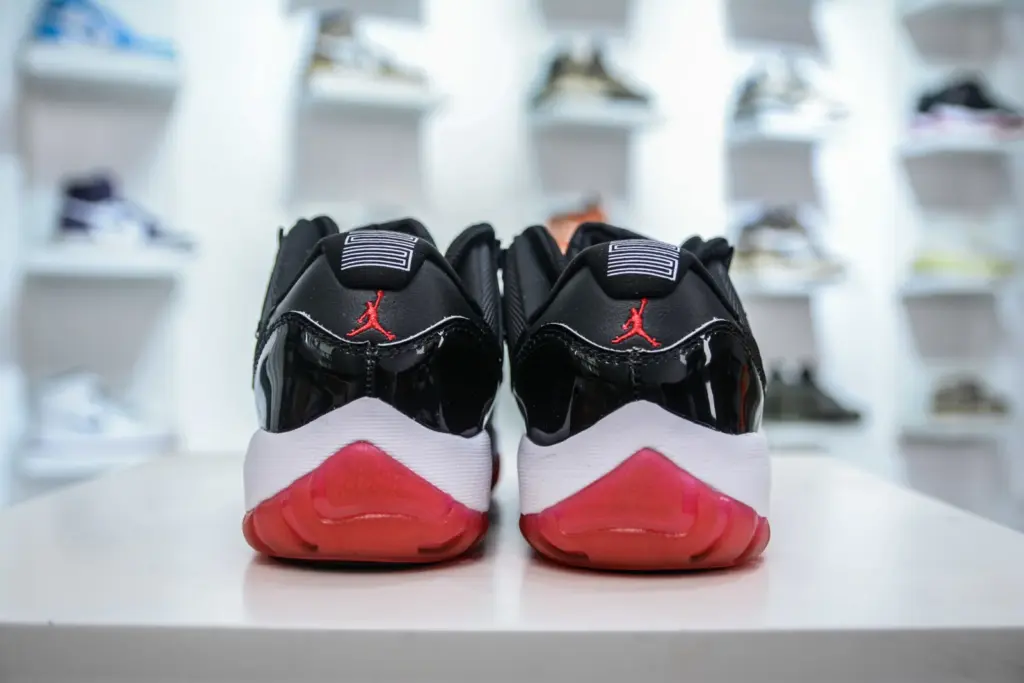 Air Jordan 11 Bred