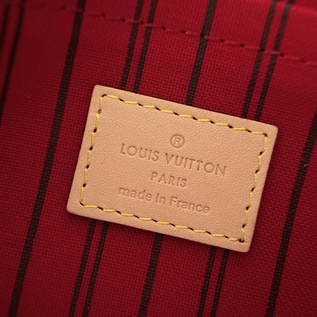 Louis Vuitton Neverfull MM Monogram Monogram / Cerise Red · M46987