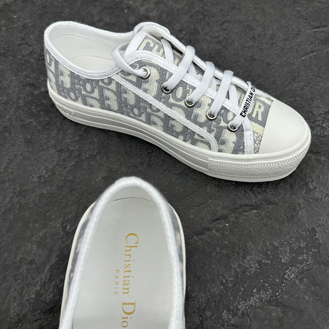 Dior Walk'n'Dior Sneaker Stone Gray Dior Oblique Embroidered Cotton · KCK211OBE_S33G