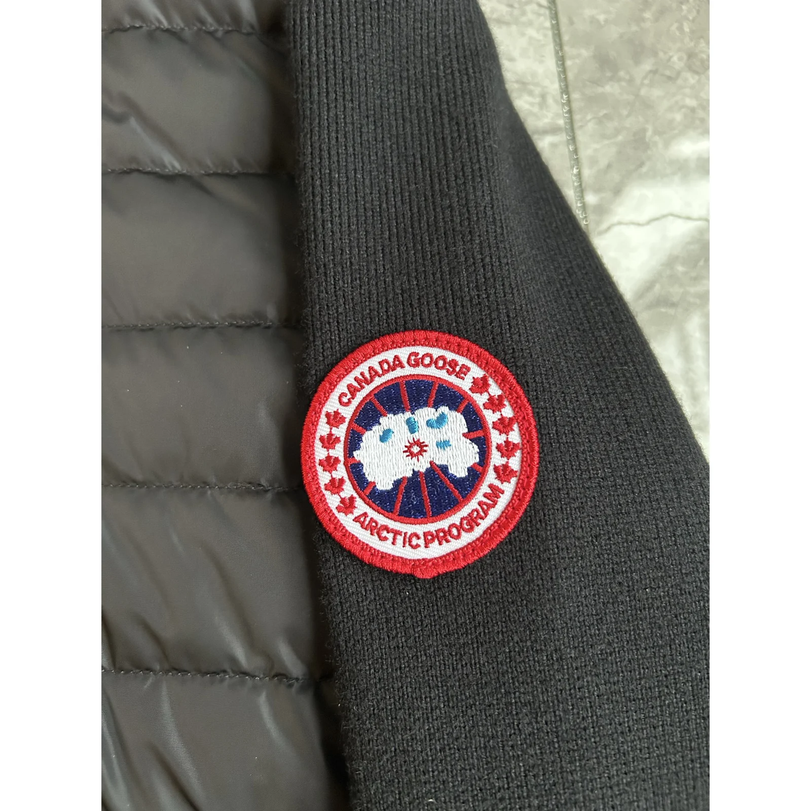 Canada Goose Men's HyBridge Knit Jacket Black / Classic Disc · 6830M-9061