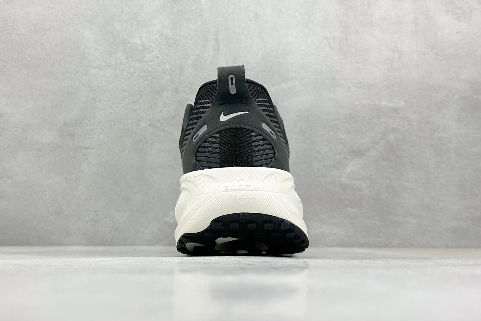 Nike Vomero 18 Men · Black / Coconut Milk / Light Iron Ore / Summit White · HM6803-007