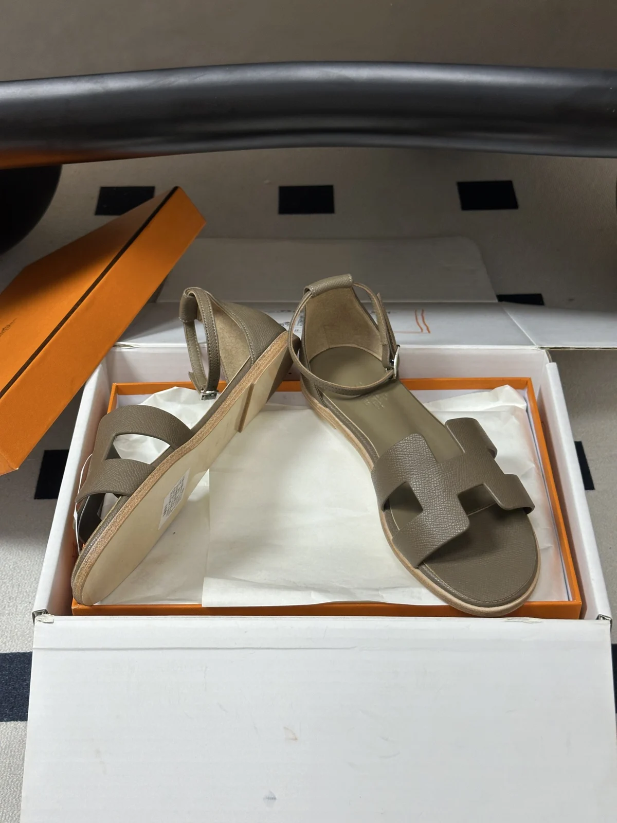 Hermès Santorini Sandal Étoupe