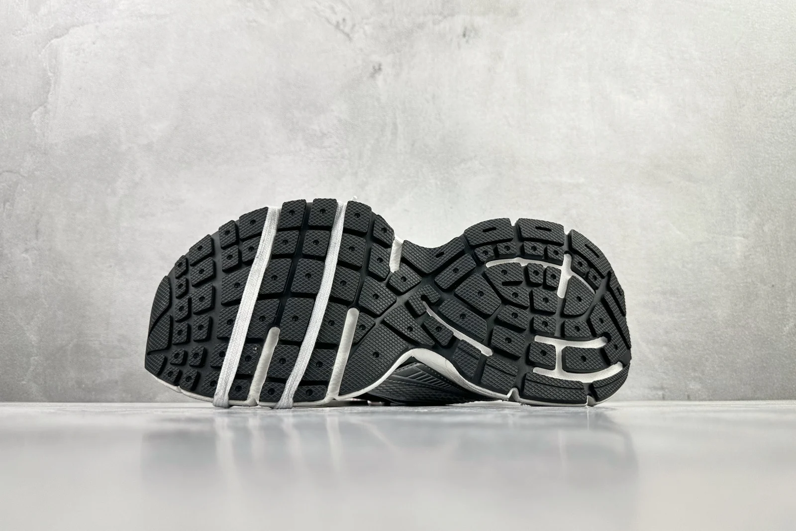 Balenciaga 3XL Split Logo Sneaker White / Navy / Grey · 840090W3XSG9239