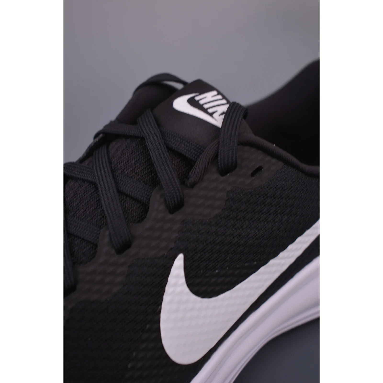 Nike Revolution 8 Black / Black / White · HJ9198-003