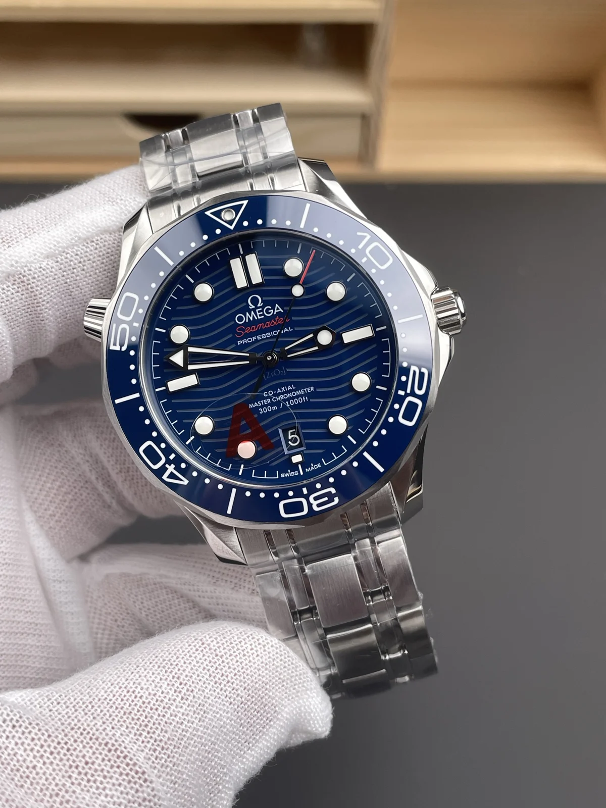 Omega Seamaster Diver 300M 42 mm Blue Dial Steel Bracelet Blue dial / steel bracelet · 210.30.42.20.03.001