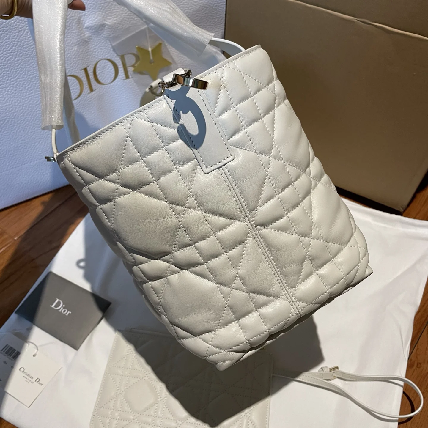 Medium Dior Toujours Bag Latte Macrocannage · M2821OSNW_M030