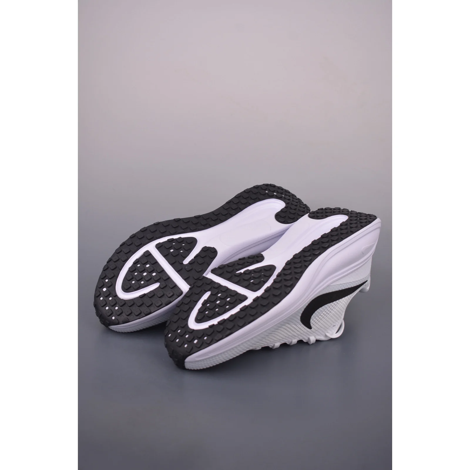 Nike Revolution 8 White / Pure Platinum / Black · HJ9198-101