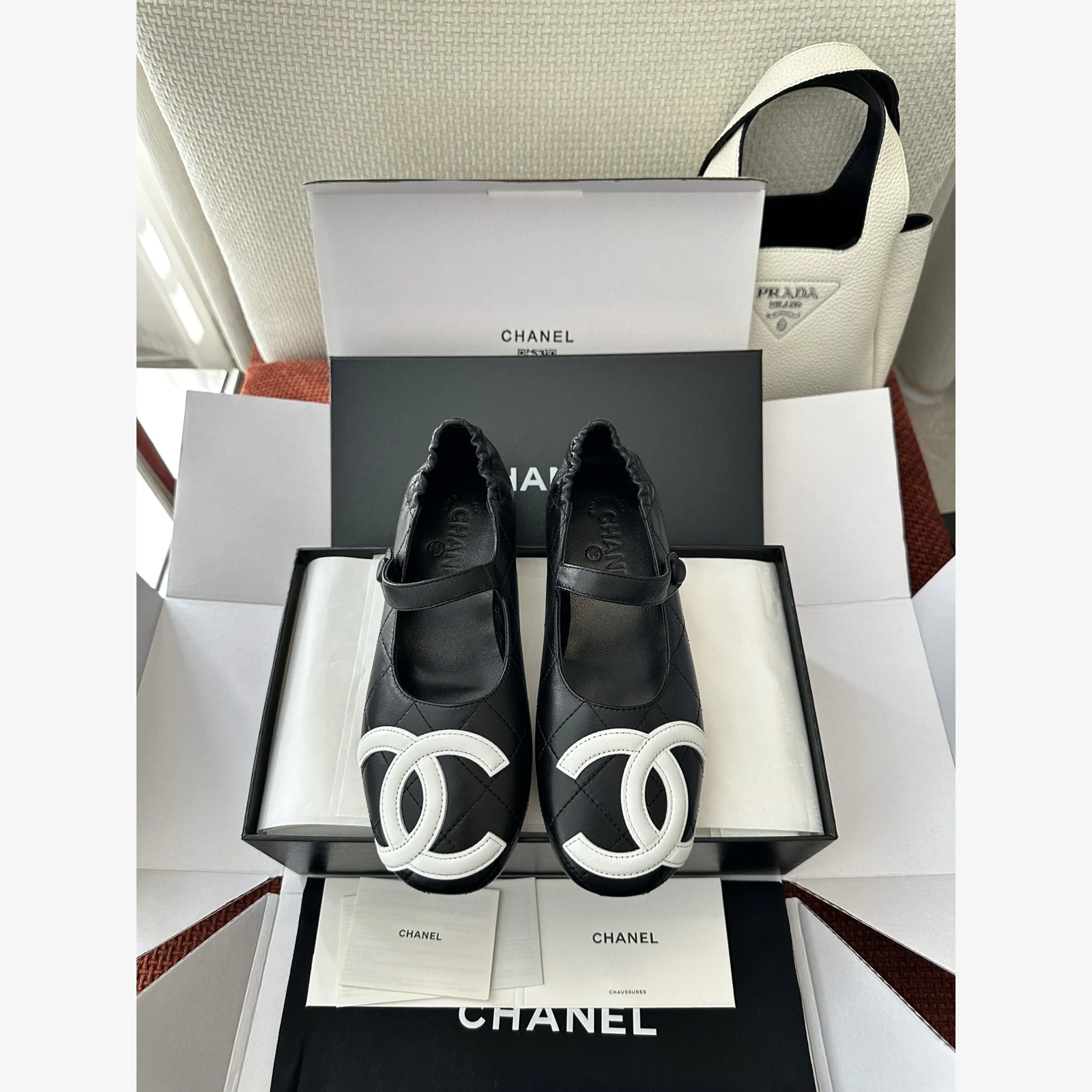 Chanel Coco Beach 2026 Ballet Flats G47163 · White & Black Lambskin White & Black · Lambskin