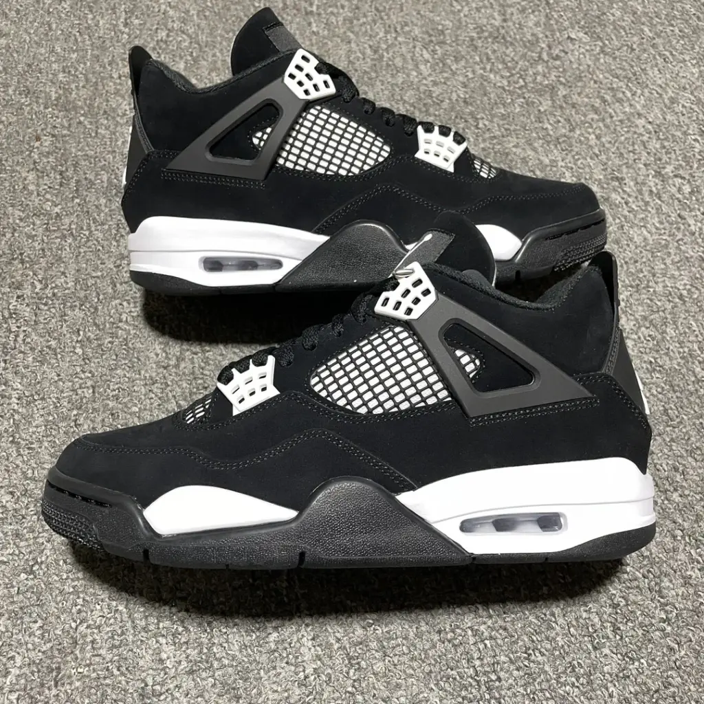 Air Jordan 4 White Thunder