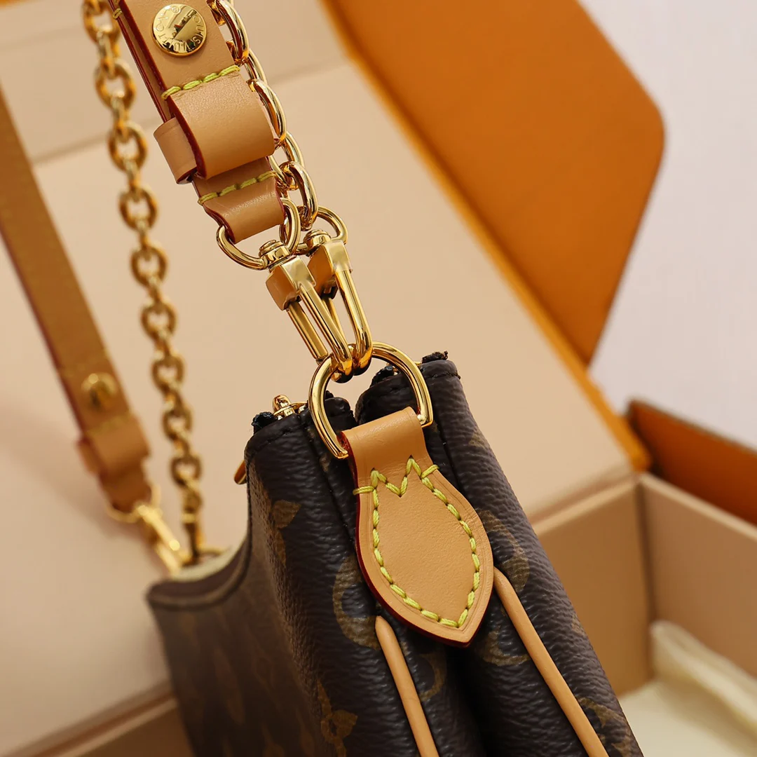 Louis Vuitton Pochette Liv Monogram Monogram · M83008