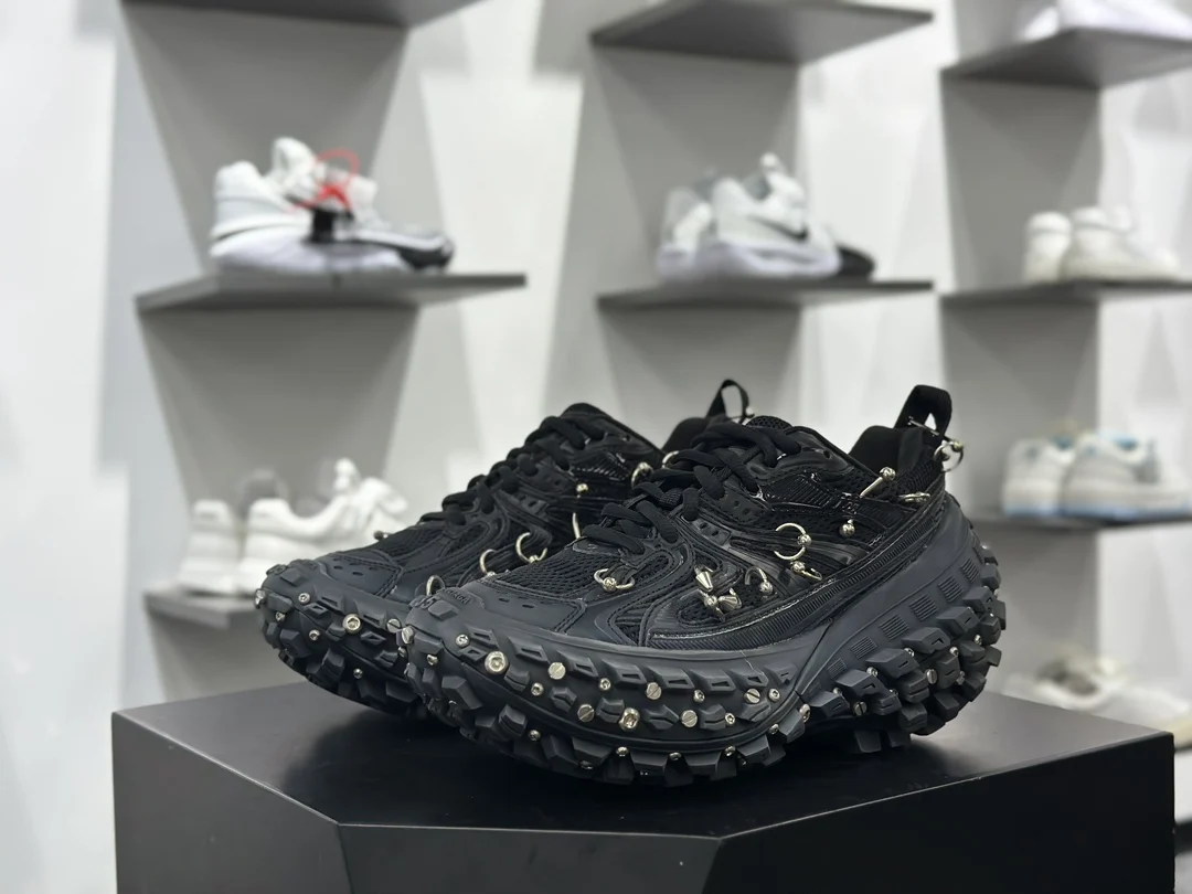 Balenciaga Bouncer Screw Sneaker Black · 685611W2RAD1081