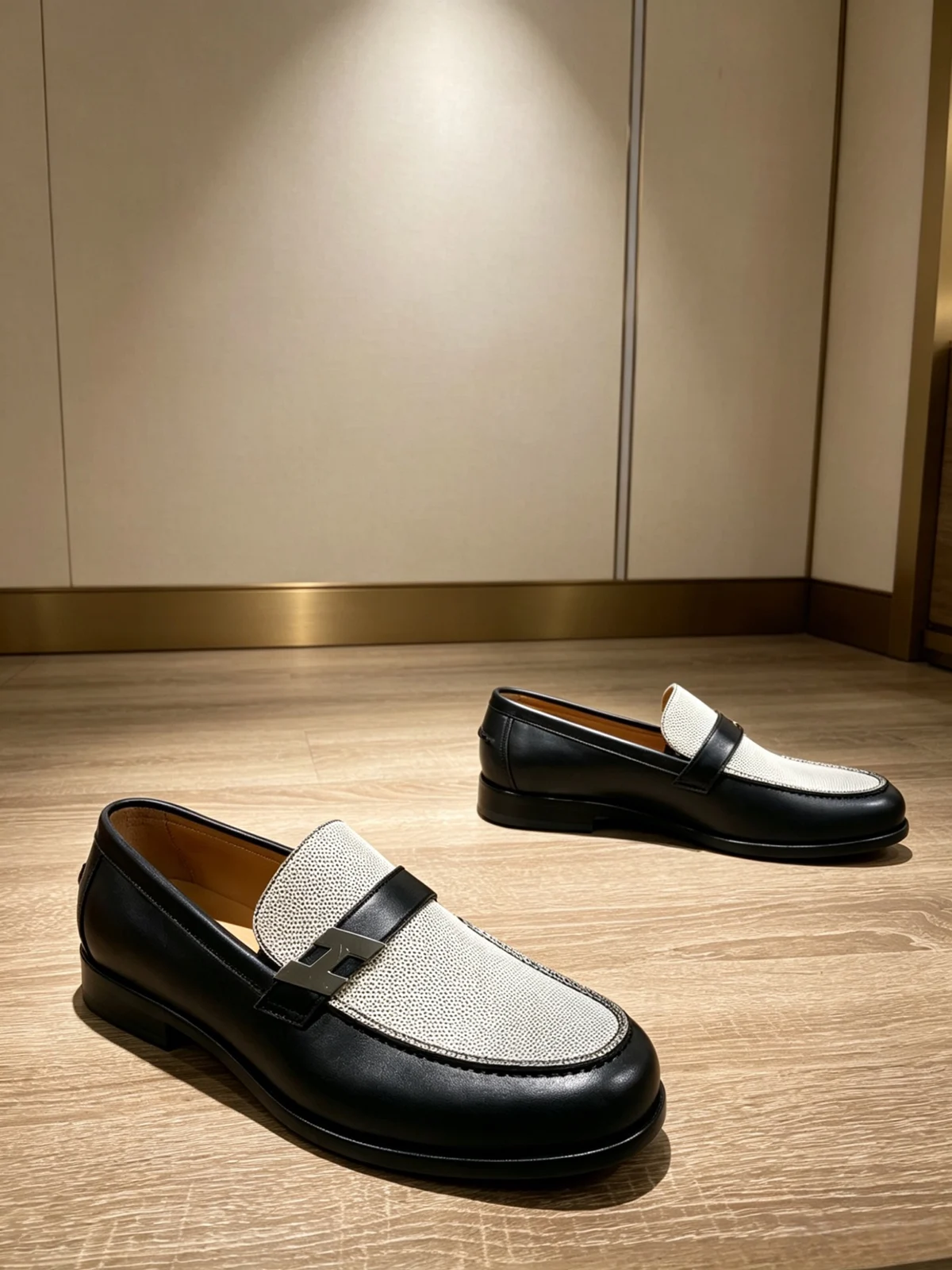 Hermès Milton Loafer Prunoir / Noir