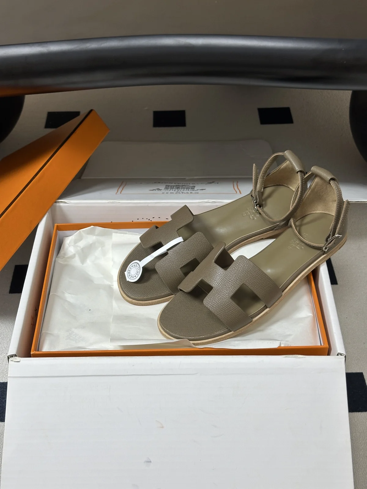 Hermès Santorini Sandal Étoupe