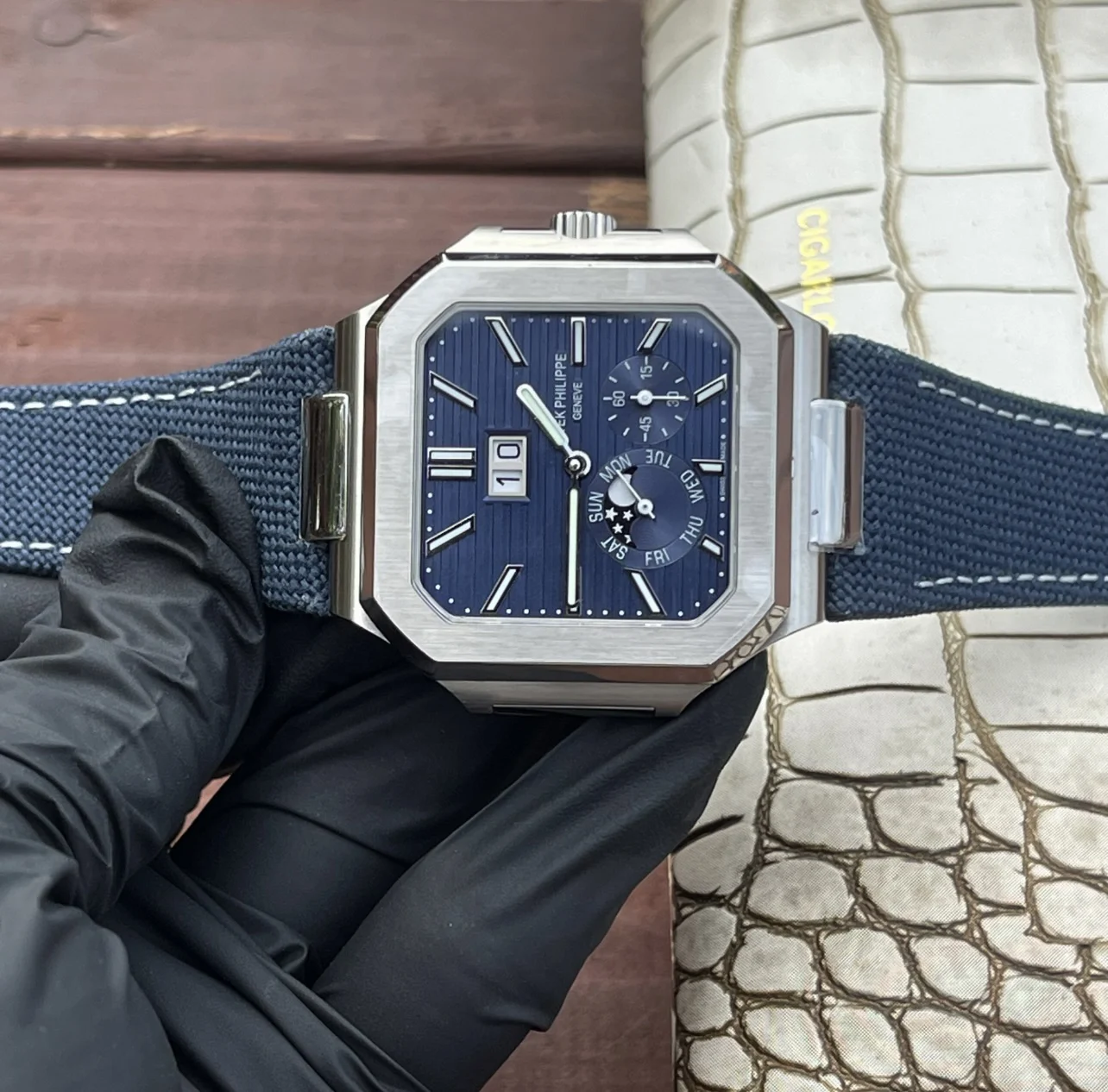 Patek Philippe Cubitus 5822P-001 Blue Dial Watch — image 3