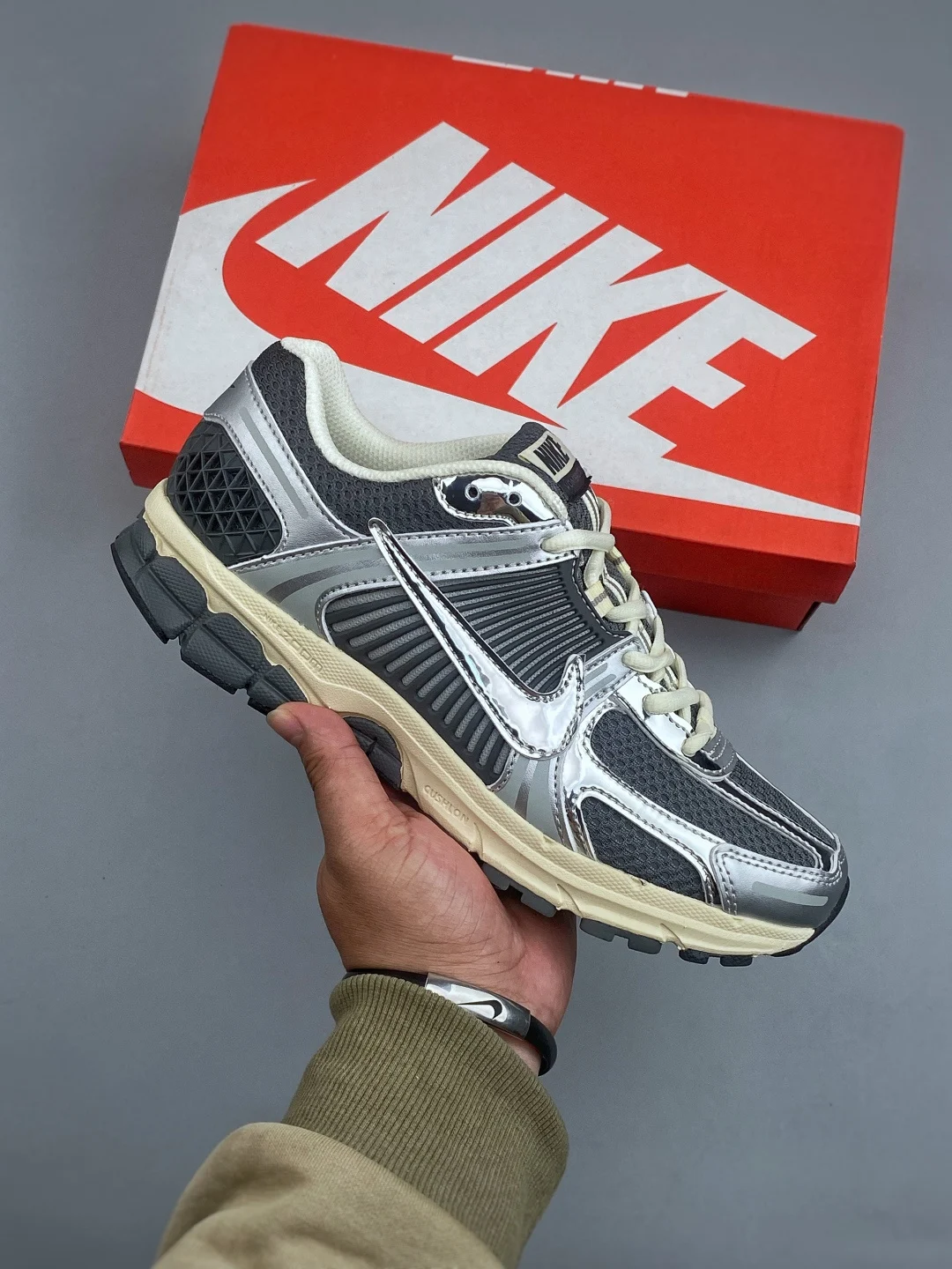 Nike Zoom Vomero 5 Iron Grey / Metallic Silver / Coconut Milk / Chrome · IM3486-001
