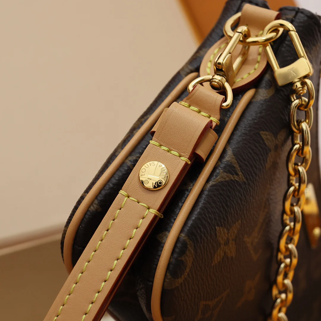 Louis Vuitton Pochette Liv Monogram Monogram · M83008