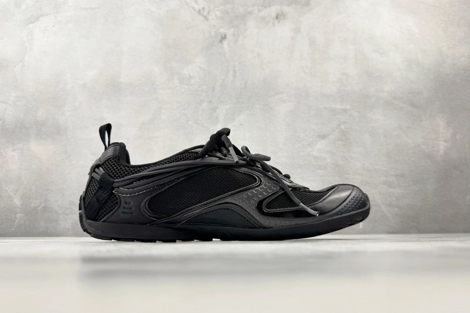 Balenciaga Radar Sneaker Black / Grey · 865703WSTEO1011