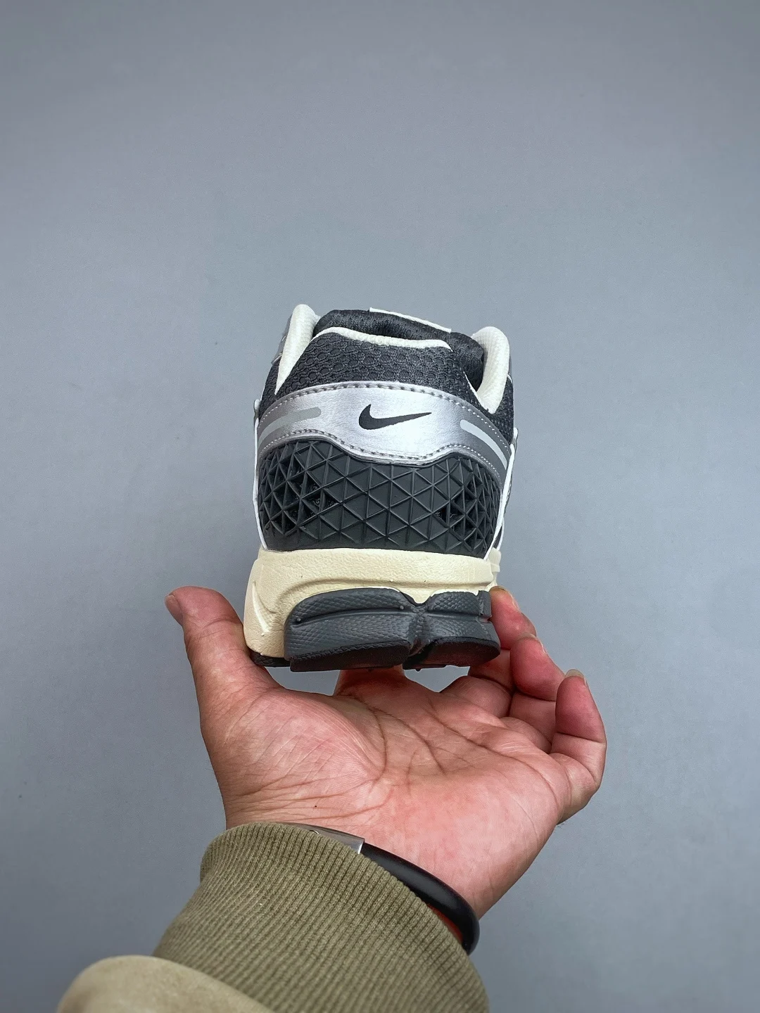 Nike Zoom Vomero 5 Iron Grey / Metallic Silver / Coconut Milk / Chrome · IM3486-001