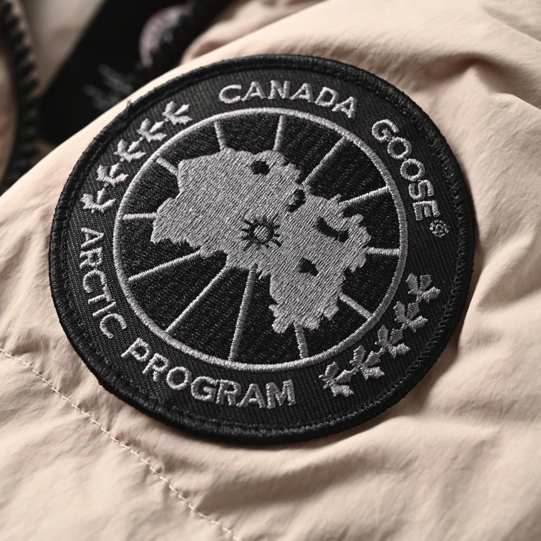 Canada Goose Men's Crofton EnduraLuxe Puffer Limestone / Black Disc · 2282MB-9432