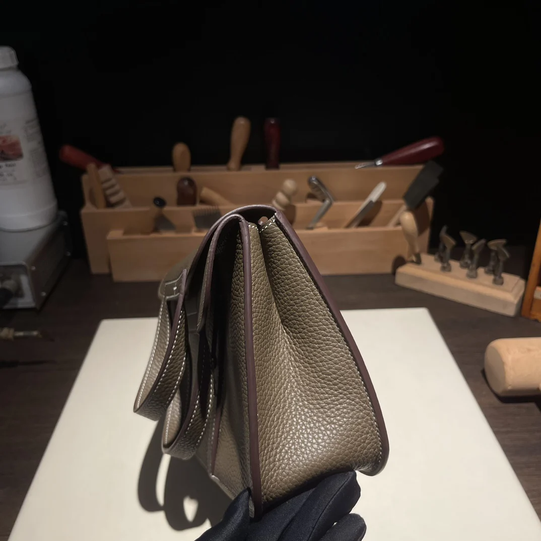 Hermès Halzan 25 Bag Étoupe