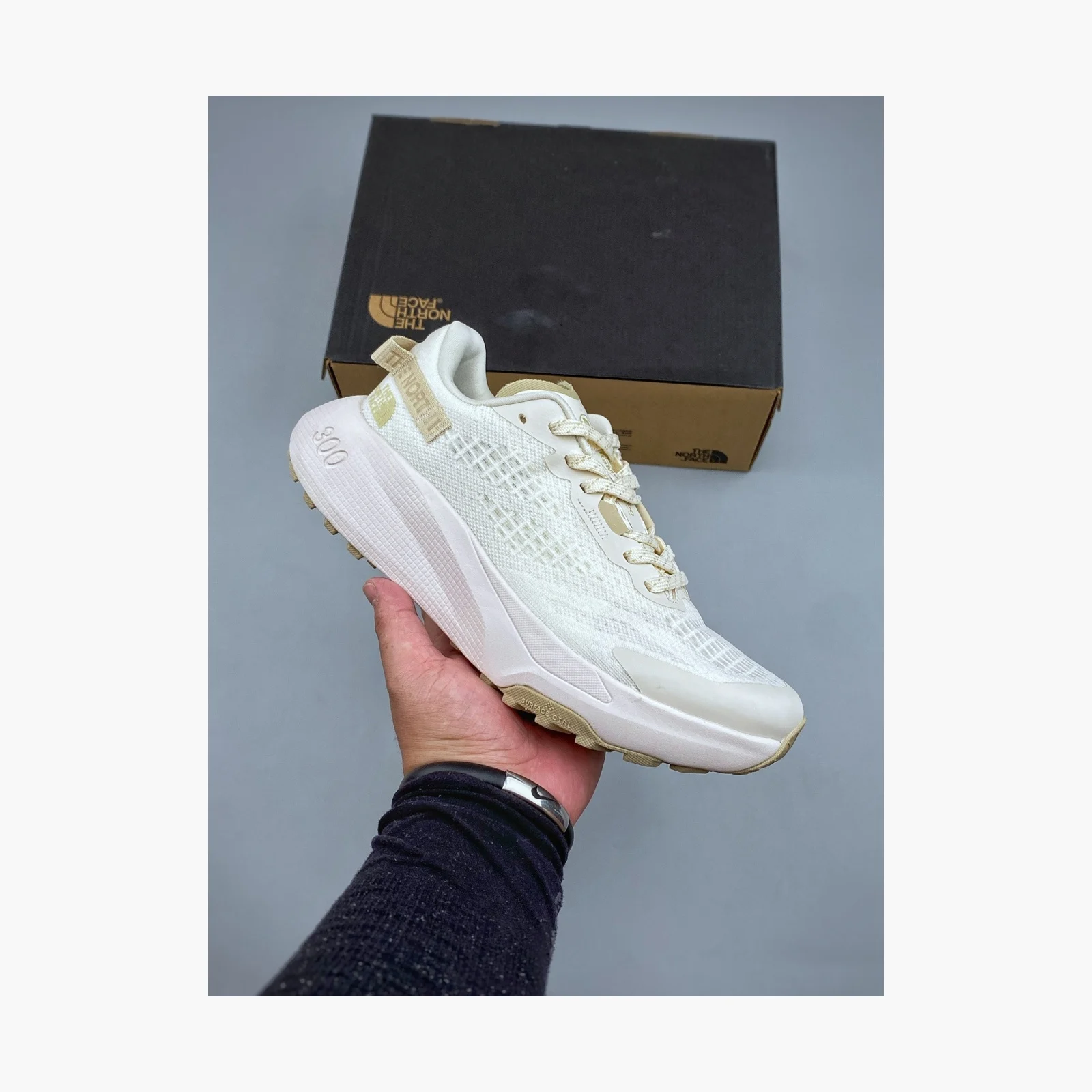 The North Face Women’s Altamesa 300 White Dune/White Dune · NF0A8A9S-WID