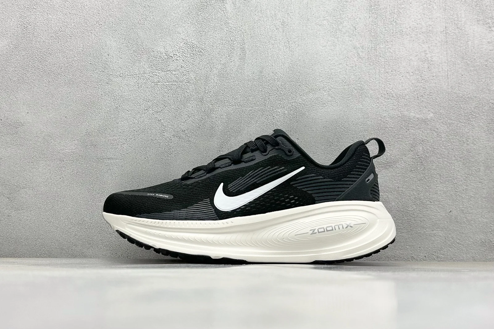 Nike Vomero 18 Men · Black / Coconut Milk / Light Iron Ore / Summit White · HM6803-007