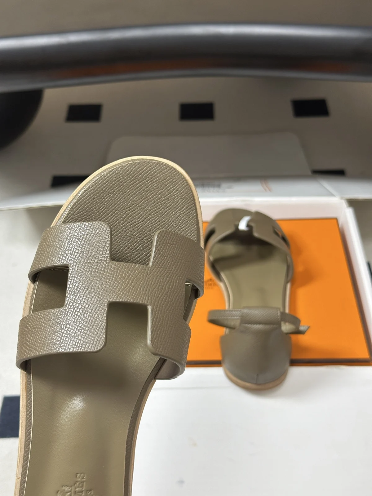 Hermès Santorini Sandal Étoupe