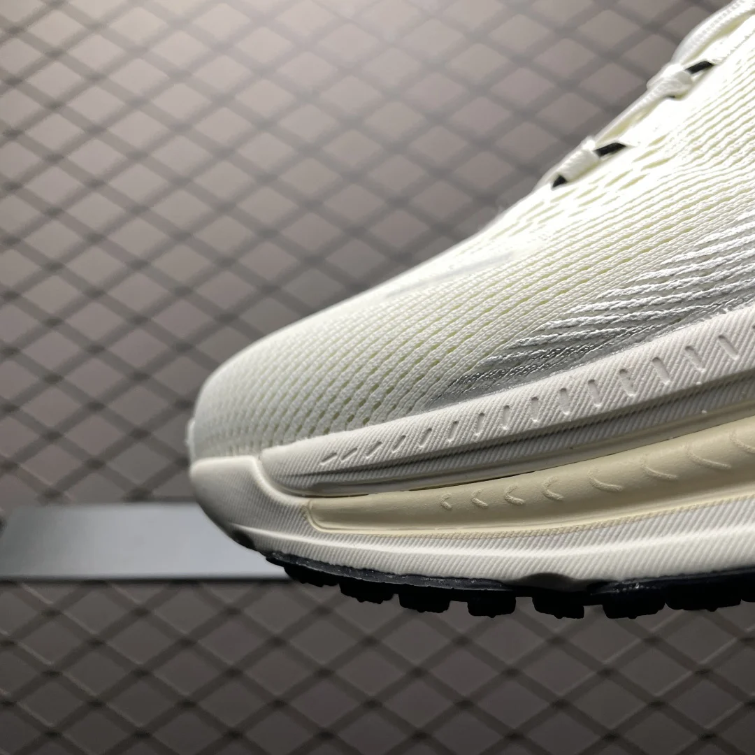 Nike Vomero 18 Men · White / Coconut Milk · HM6803-101