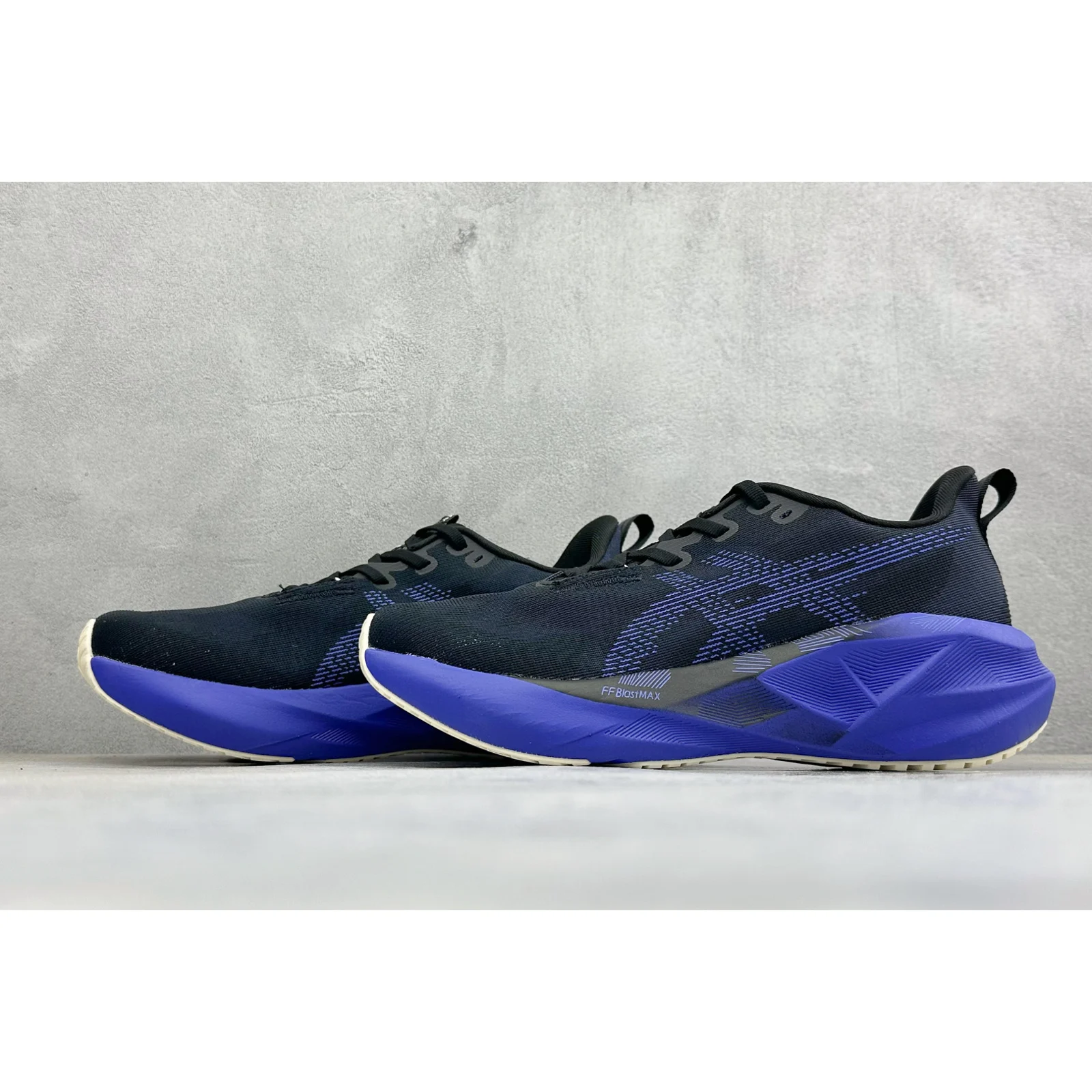 ASICS NOVABLAST 5 Black / Cobalt Burst · 1011B974-004