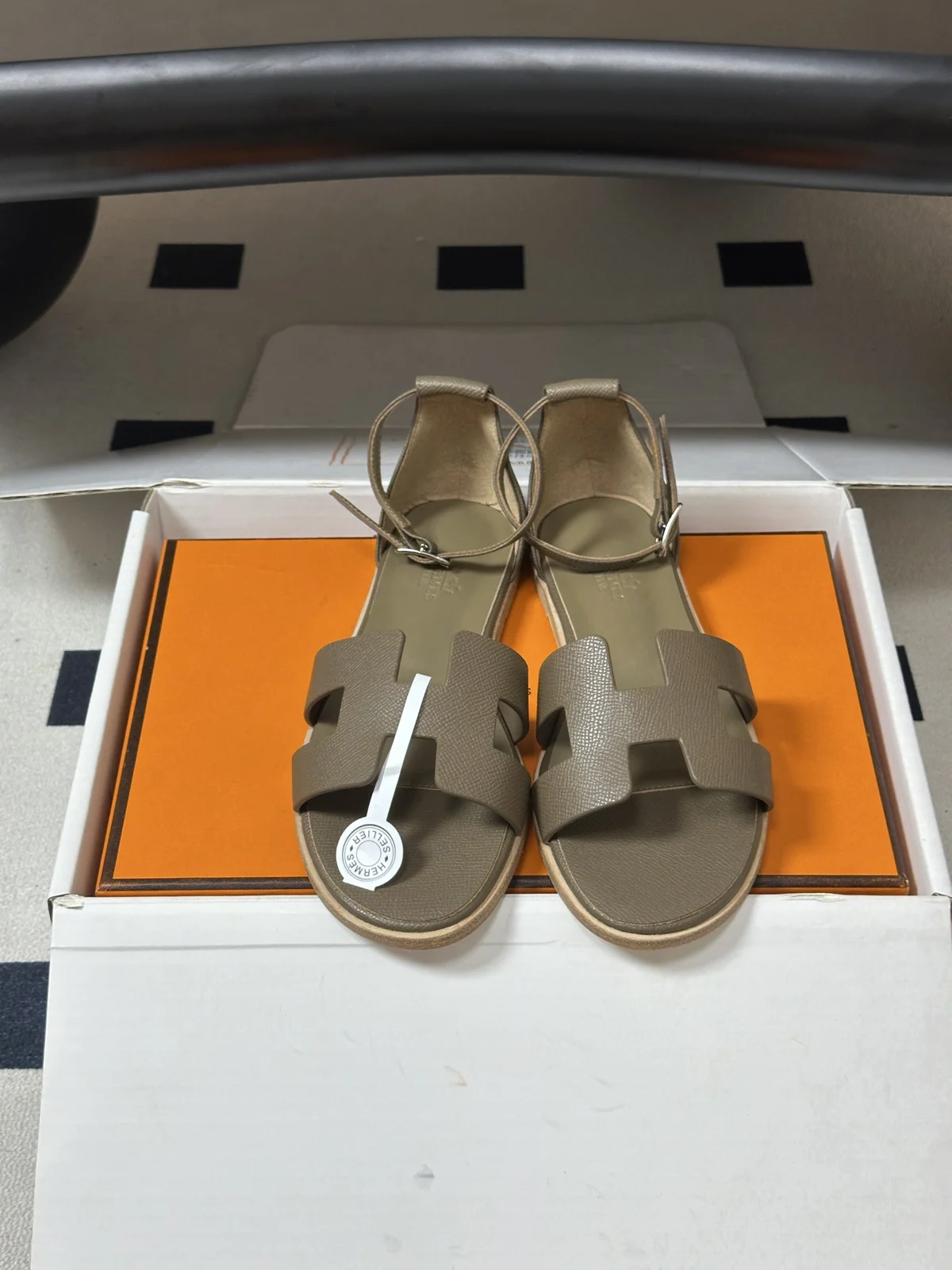 Hermès Santorini Sandal Étoupe