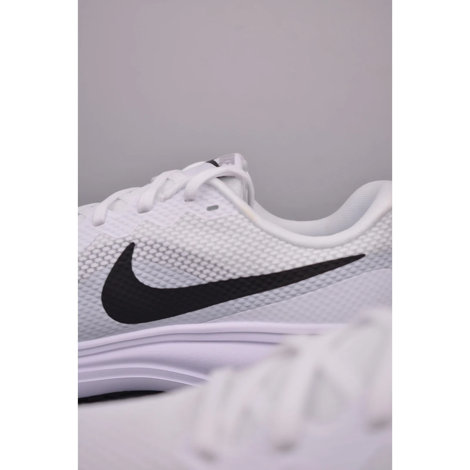 Nike Revolution 8 White / Pure Platinum / Black · HJ9198-101
