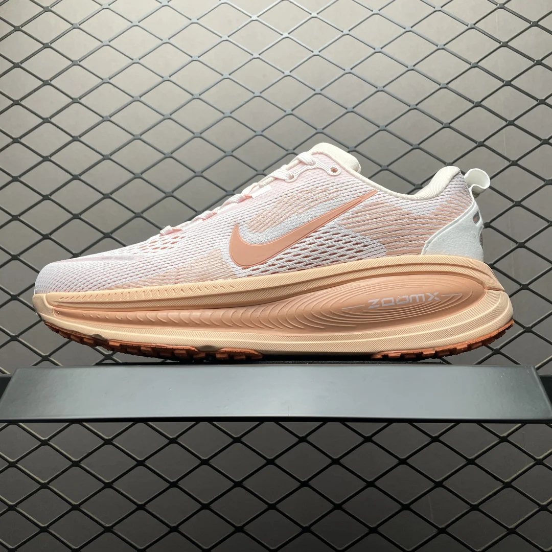 Nike Vomero 18 Women · Light Soft Pink / Light Madder Root / Arctic Orange / Madder Root · HM6804-601