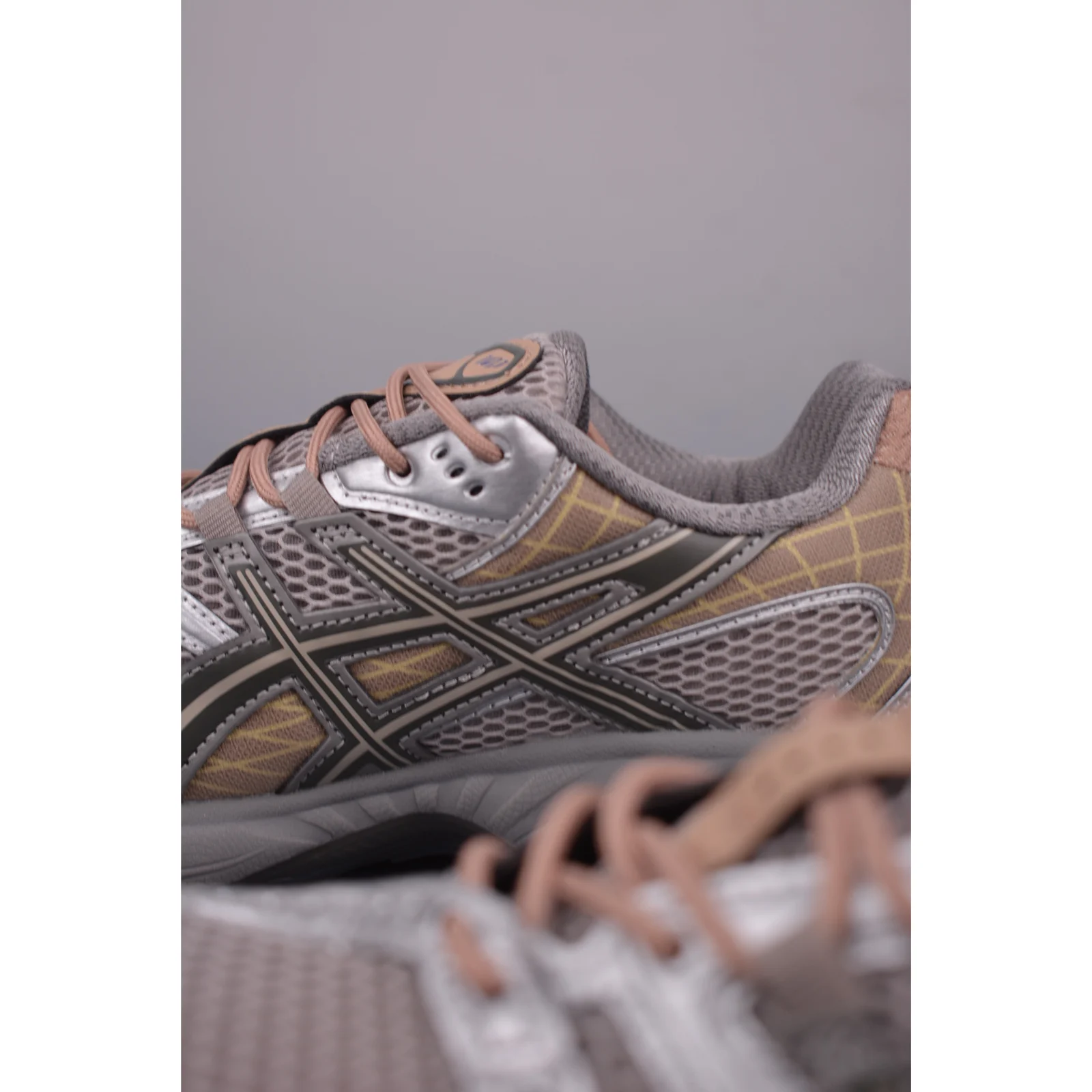 ASICS GEL-NIMBUS 10.1 Moonrock / Truffle Grey · 1203A543-250