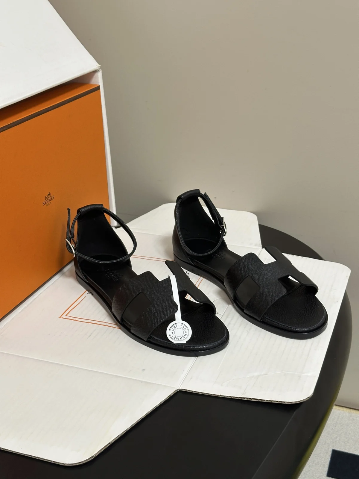 Hermès Santorini Sandal Noir