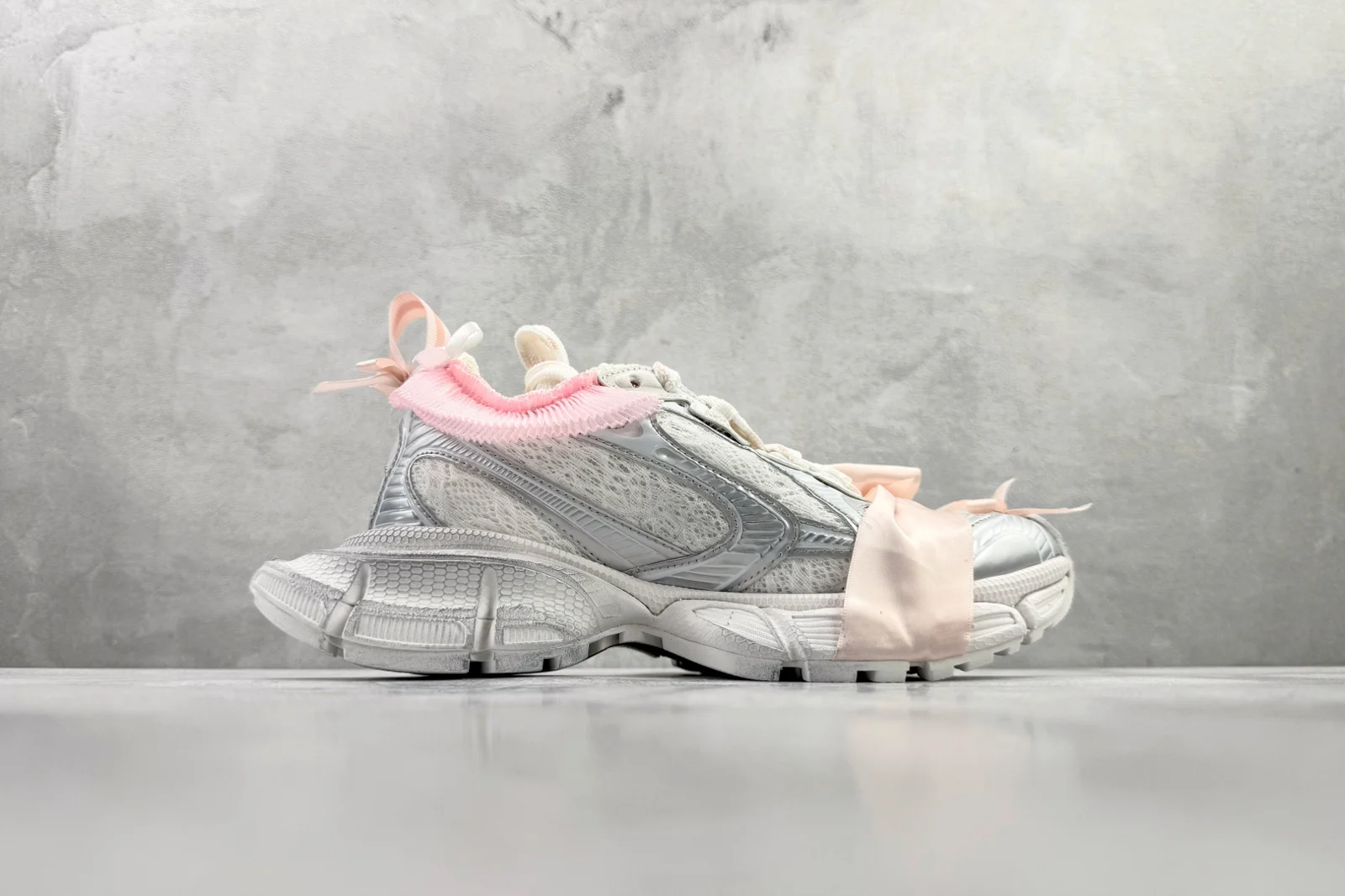 Balenciaga 3XL Lace Sneaker White/Light Pink · 832994WXLMC9050